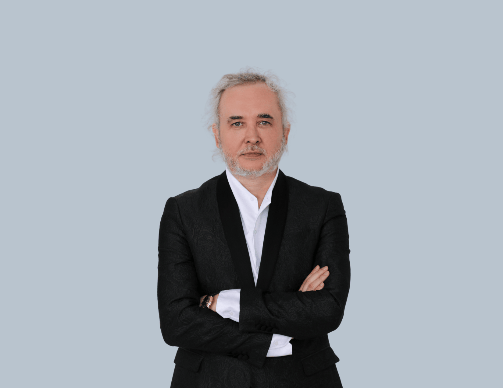 Dr. Jack Kolenda at Verso Surgery Centre—facelift and neck lift specialist near Toronto.