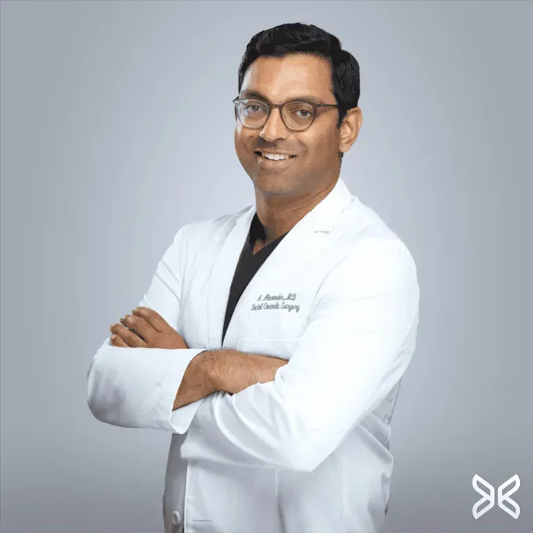 Chirurgie esthétique du visage d'Ashlin Alexander